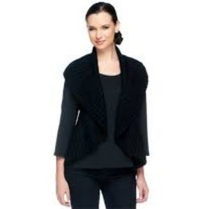 VT Luxe Chunky Convertible Loop Scarf Vest Black